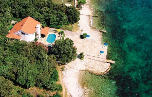 Die schönsten Strände in Kroatien: Urlaub zwischen Sonne, Sand & Meer
